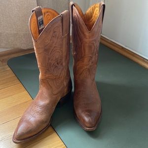 Great Frye cowgirl boots